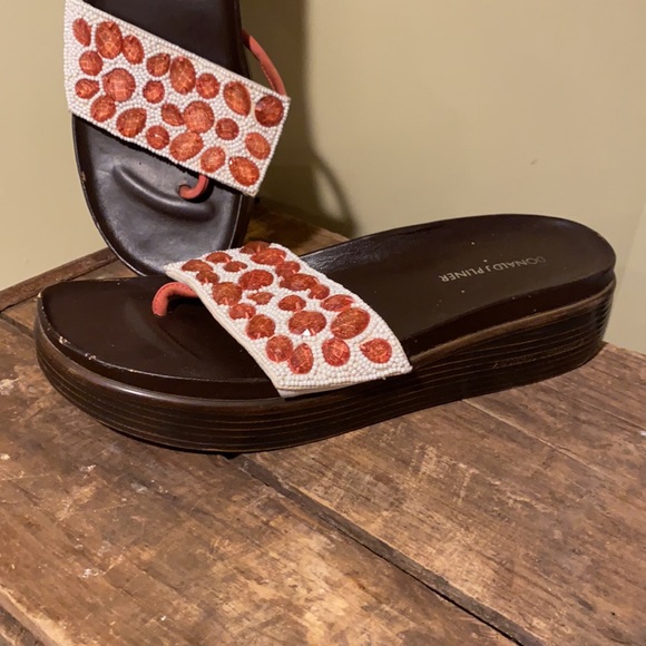 Donald J Pliner Size 9.5 M pink & white beaded brown slides, good used condition - Picture 2 of 10
